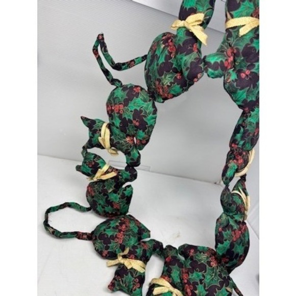 Vintage Stuffed Cat Christmas Wreath Cottagecore Holiday Wall Decor Fabric Cats - Picture 5 of 6